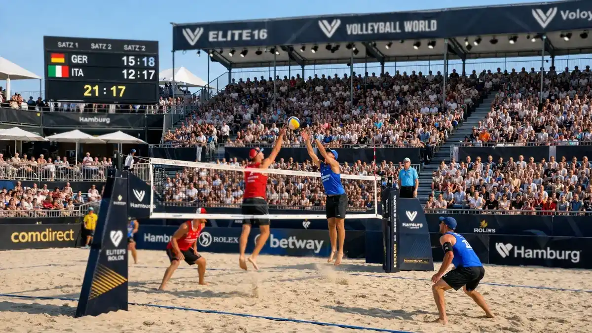 Professionelles Beachvolleyball-Match bei einem Elite-Turnier mit Tribünen und Zuschauern